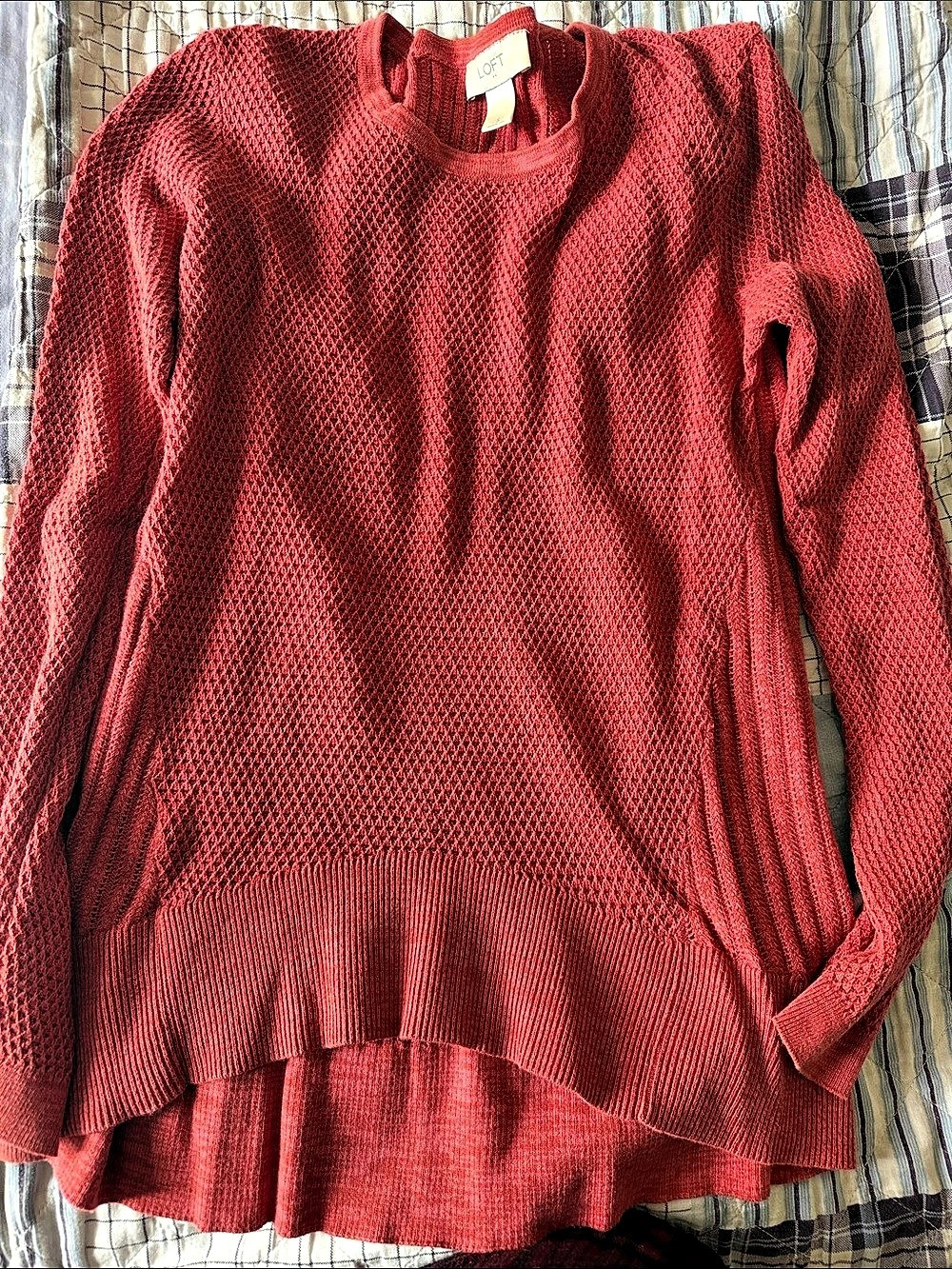 LOFT Coral Textured Knit Crew Neck Like New